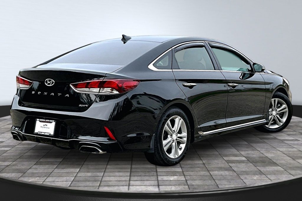 Used 2018 Hyundai Sonata Sport w/ Winter Weather Package FWD image 2