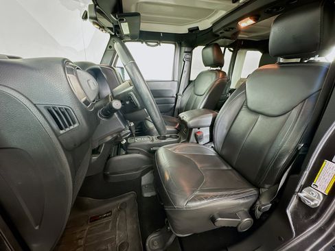 Used 2018 Jeep Wrangler Unlimited Sahara AWD/4WD image 13