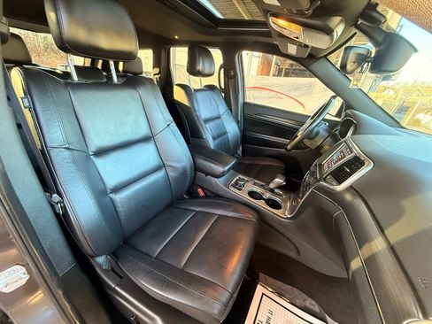 Used 2018 Jeep Grand Cherokee Limited image 25