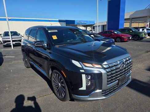Used 2024 Hyundai Palisade Calligraphy image 2