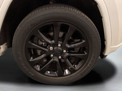 Used 2020 Jeep Grand Cherokee Altitude AWD/4WD image 18