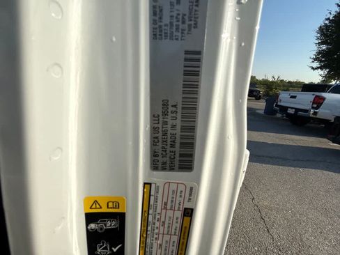 Used 2026 Jeep Wrangler Unlimited Sahara AWD/4WD image 24