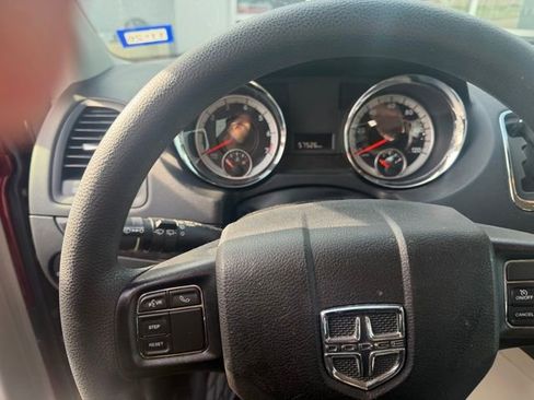 Used 2020 Dodge Grand Caravan SE w/ UConnect Hands-Free Group image 8