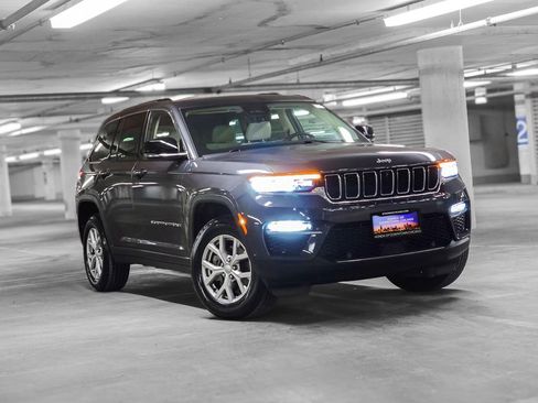 Used 2022 Jeep Grand Cherokee Limited w/ Luxury Tech Group II image 4