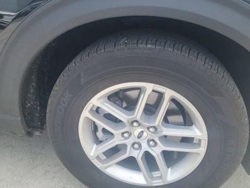 Used 2025 Ford Explorer Active w/ Active Comfort Package RWD image 5