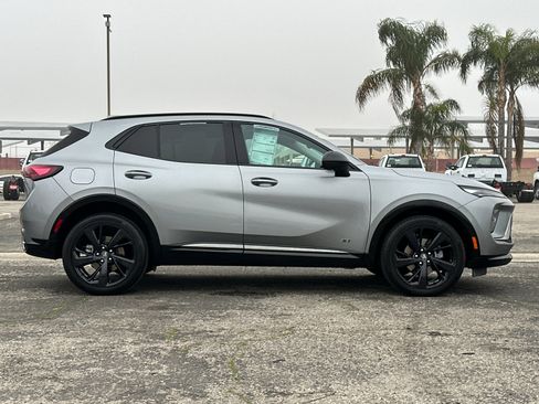 Used 2025 Buick Envision Sport Touring image 3