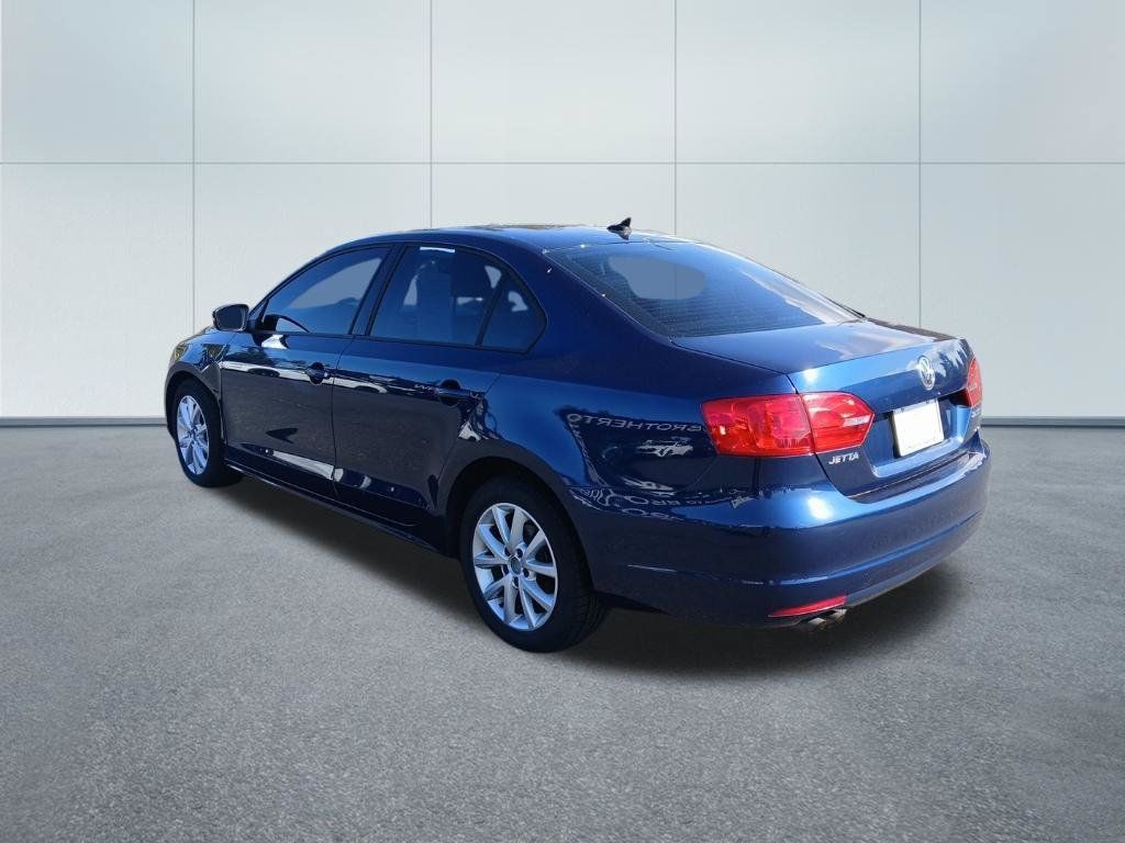 Used 2012 Volkswagen Jetta SE FWD image 3