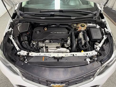 Used 2017 Chevrolet Cruze LT w/ Convenience Package FWD image 22