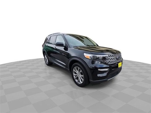 Used 2022 Ford Explorer Limited w/ Equipment Group 301A image 2