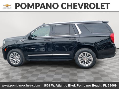 Used 2023 GMC Yukon SLT w/ SLT Premium Package image 2