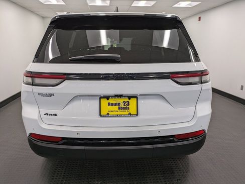 Used 2023 Jeep Grand Cherokee Altitude image 5