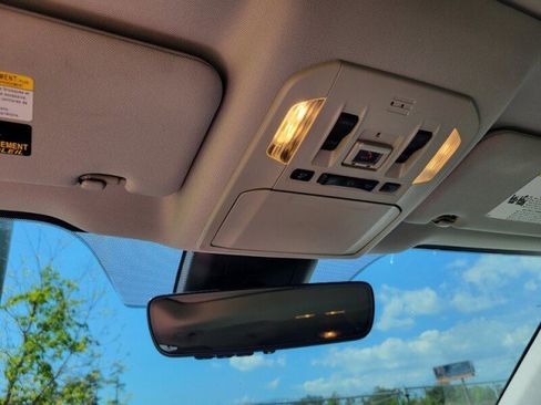 Used 2020 Toyota Highlander XLE image 17