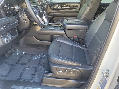 Used 2023 GMC Yukon XL Denali image 12