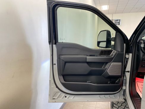 New 2026 Ford F250 Lariat w/ Black Appearance Package image 17