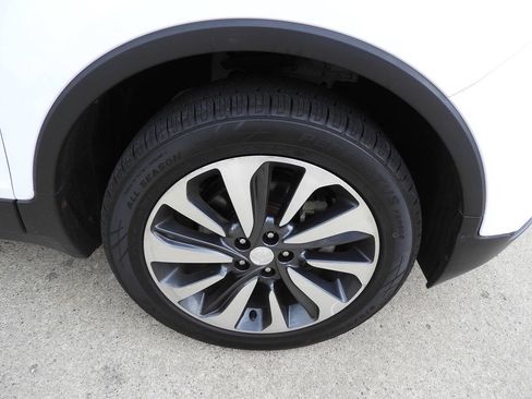 Used 2021 Buick Encore Preferred AWD/4WD image 12