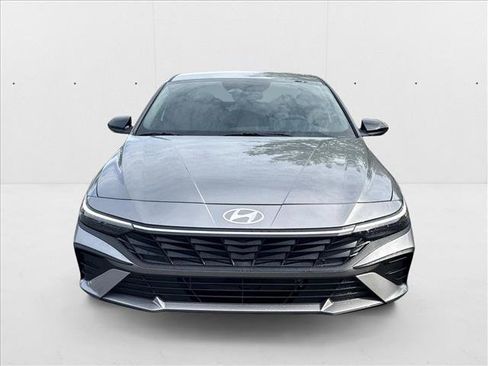 New 2025 Hyundai Elantra SEL image 6