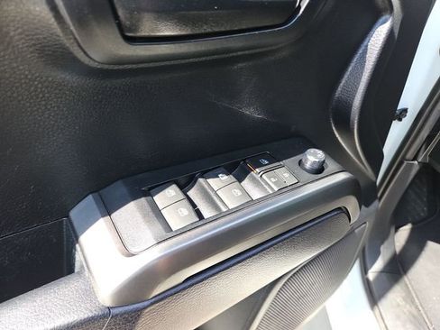 Used 2018 Toyota Tacoma SR5 image 20