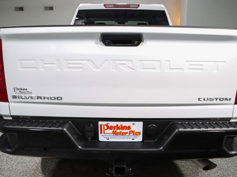 Used 2024 Chevrolet Silverado 2500 Custom image 8