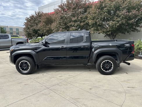 Used 2024 Toyota Tacoma TRD Off-Road w/ TRD Off Road Upgrade Package AWD/4WD image 8