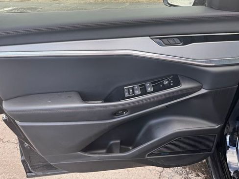 Used 2024 Jeep Wagoneer Launch Edition image 22