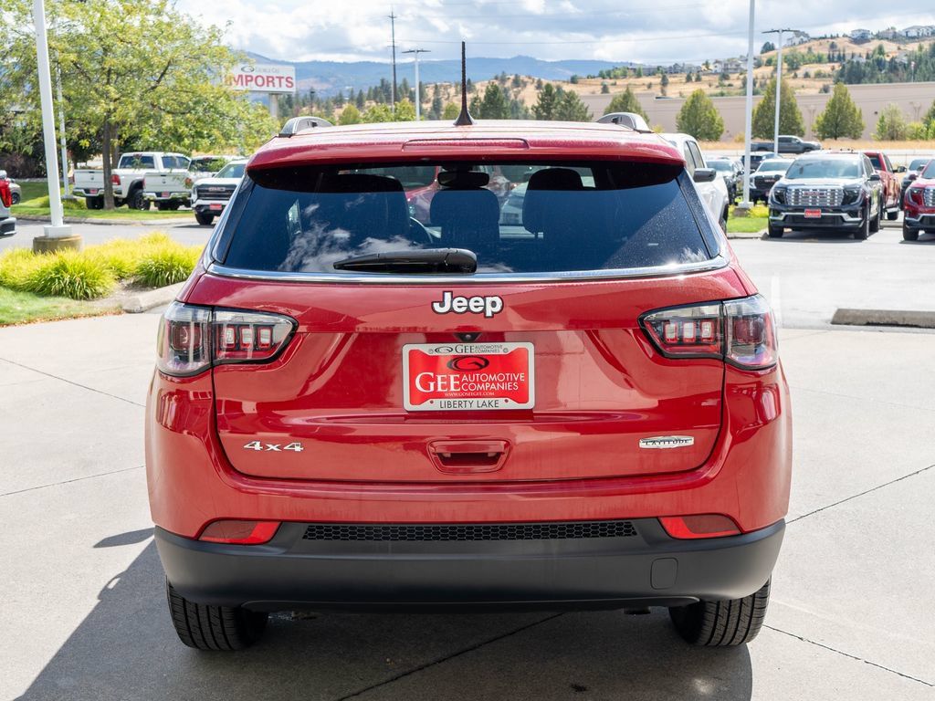 Used 2023 Jeep Compass Latitude w/ Sun and Sound Group AWD/4WD image 6