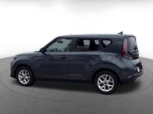 Used 2025 Kia Soul LX w/ LX Technology Package FWD image 10