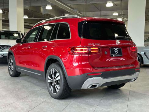 Used 2025 Mercedes-Benz GLB 250 4MATIC image 4