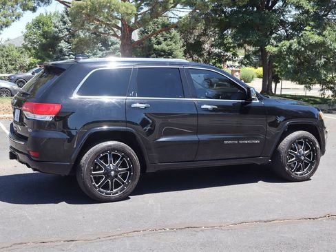 Used 2018 Jeep Grand Cherokee Overland AWD/4WD image 4