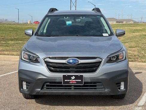 Used 2022 Subaru Outback Premium image 3