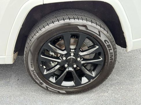 Used 2022 Jeep Grand Cherokee Laredo X AWD/4WD image 11