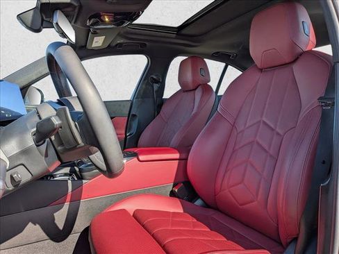 Used 2025 BMW 530i xDrive w/ Premium Package image 17