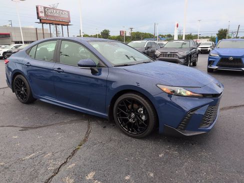 Used 2026 Toyota Camry SE w/ Convenience Package FWD image 7