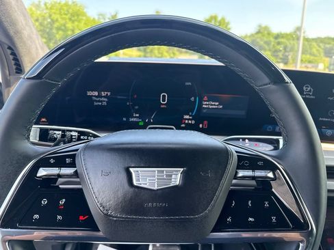Used 2026 Cadillac Vistiq Platinum w/ LPO, Floor Liner Package AWD/4WD image 24