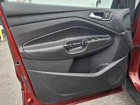 Used 2015 Ford Escape SE image 22