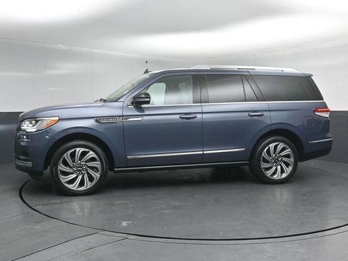 Certified 2023 Lincoln Navigator Reserve AWD/4WD image 4