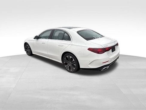 Used 2025 Mercedes-Benz E 350 4MATIC Sedan image 4