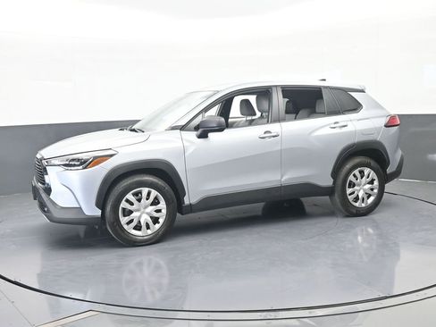 Used 2025 Toyota Corolla Cross L FWD image 2