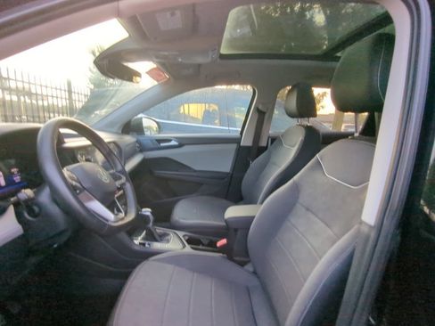 Used 2024 Volkswagen Taos SE FWD image 6