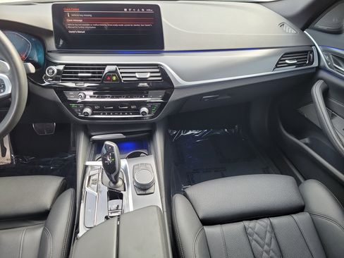 Used 2022 BMW 530i 530i w/ M Sport Package image 8