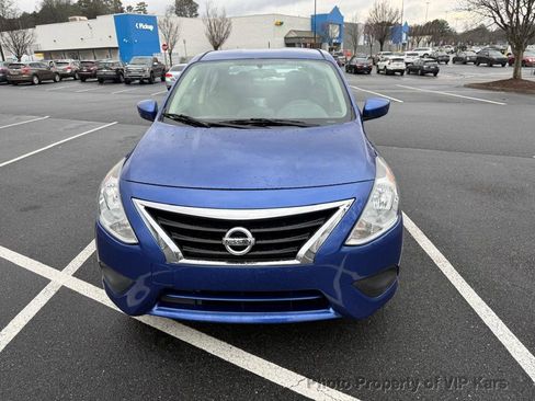 Used 2017 Nissan Versa SV image 2