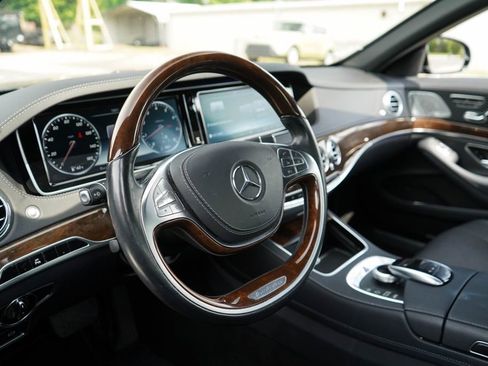 Used 2017 Mercedes-Benz S 550 Sedan image 6