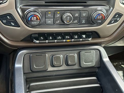 Used 2015 GMC Sierra 2500 Denali w/ Duramax Plus Package RWD image 18