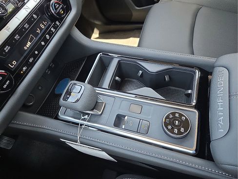 New 2026 Nissan Pathfinder SL AWD/4WD image 25