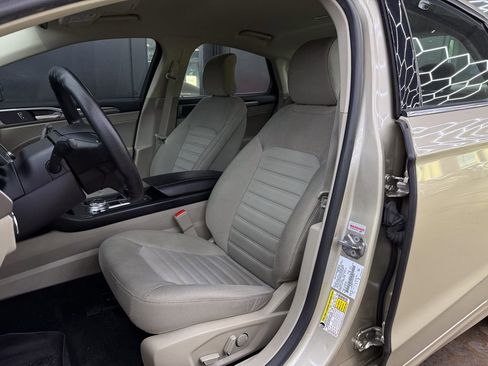 Used 2018 Ford Fusion SE FWD image 14