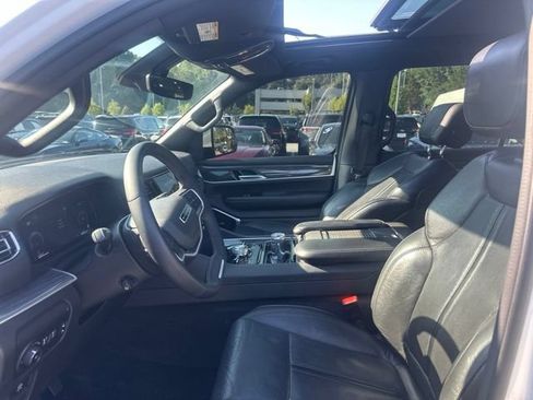 Used 2022 Jeep Wagoneer Series III w/ Premium Group I AWD/4WD image 24