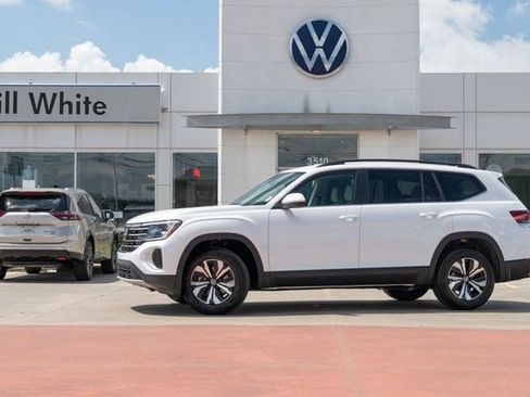 New 2026 Volkswagen Atlas SE FWD image 1