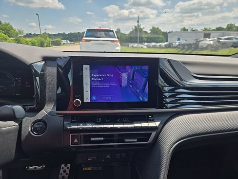 Used 2025 Toyota Camry SE FWD image 8