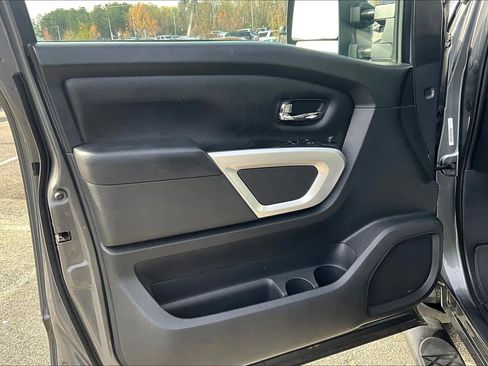 Used 2020 Nissan Titan SV w/ SV Convenience Package image 19