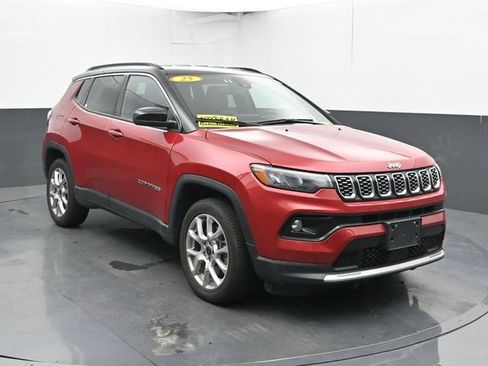 Used 2025 Jeep Compass Limited AWD/4WD image 6