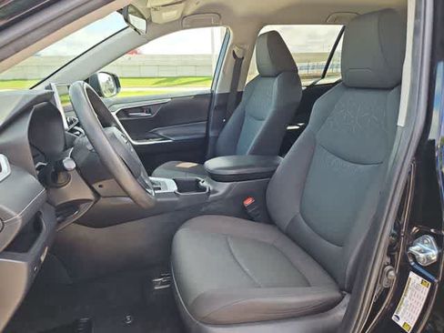 Used 2024 Toyota RAV4 XLE FWD image 14